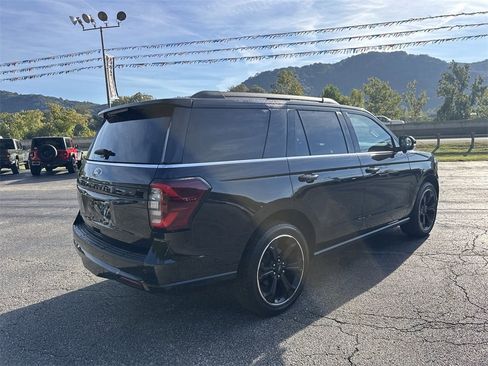 Used 2022 Ford Expedition Limited w/ Equipment Group 303A image 4
