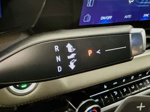 Used 2025 Chevrolet Equinox LT w/ Convenience Package II image 25