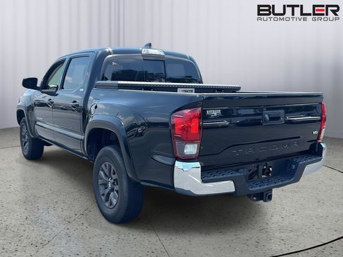 Used 2022 Toyota Tacoma SR5 RWD image 2