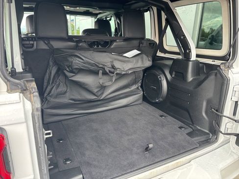 Used 2021 Jeep Wrangler Unlimited Sahara AWD/4WD image 19