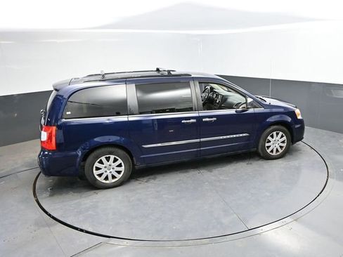 Used 2012 Chrysler Town & Country Touring-L w/ Entertainment Group #2 FWD image 23