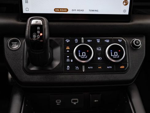 Used 2023 Land Rover Defender 90 V8 image 35