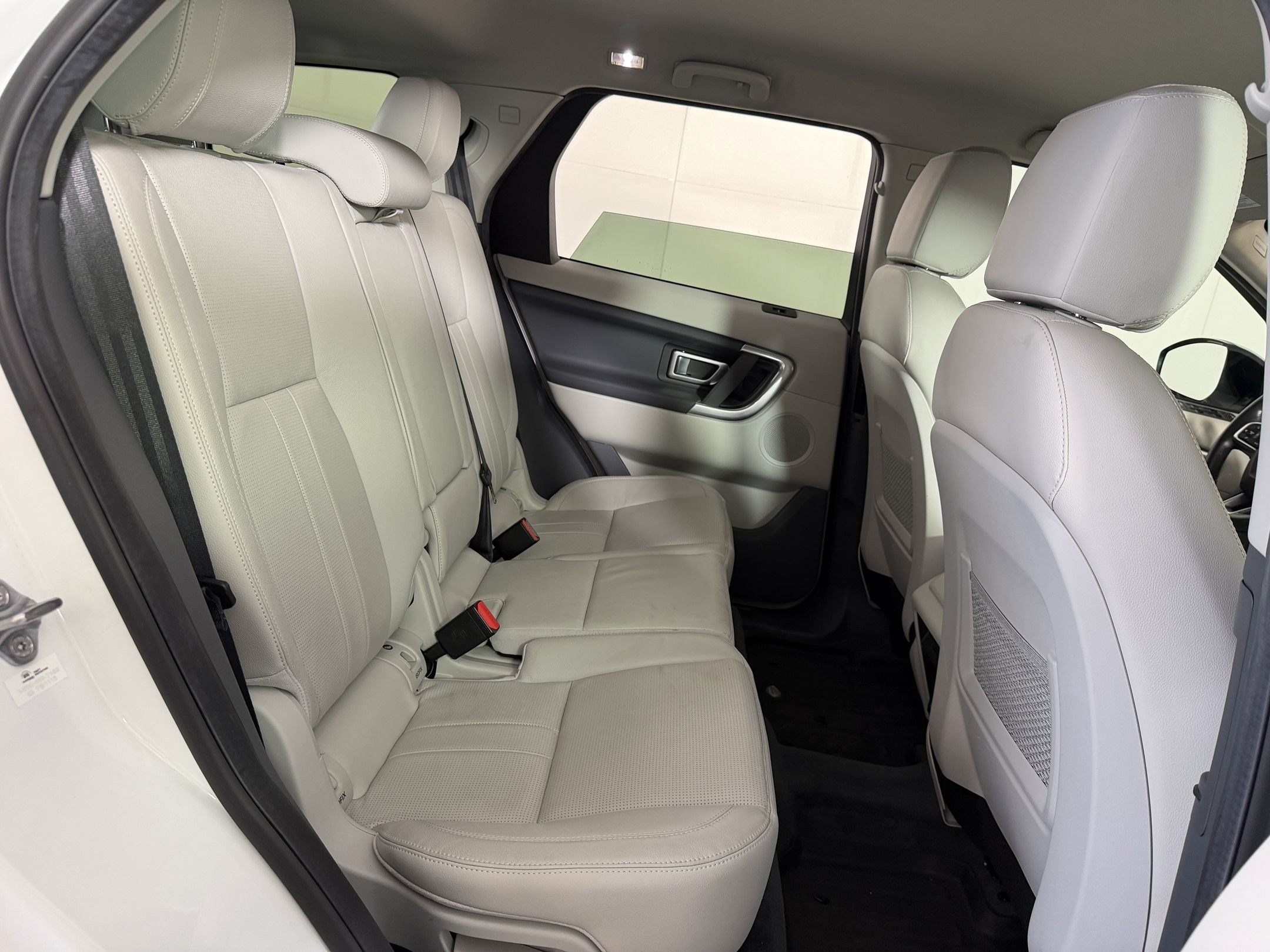 Used 2019 Land Rover Discovery Sport SE AWD/4WD image 30