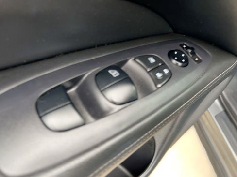 Used 2020 Nissan Pathfinder S image 20