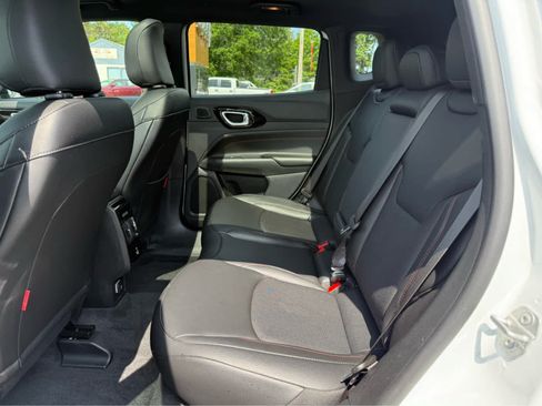 Used 2026 Jeep Compass Trailhawk w/ Sun, Sound & Navigation Group AWD/4WD image 24