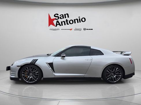 Used 2016 Nissan GT-R NISMO image 6