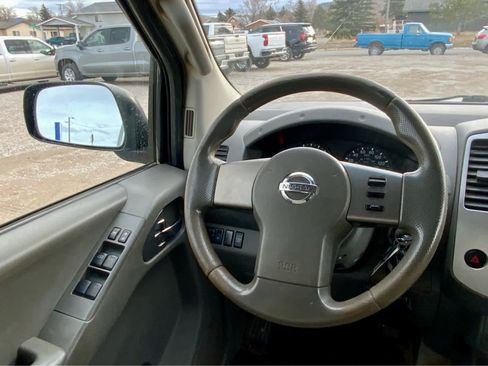 Used 2012 Nissan Frontier SV image 34