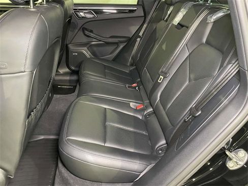 Used 2025 Porsche Macan image 17