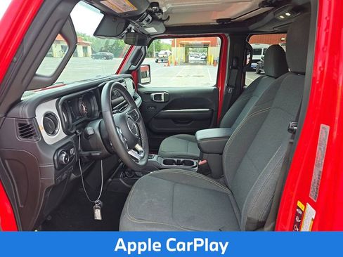 Used 2025 Jeep Wrangler Unlimited Sahara AWD/4WD image 9