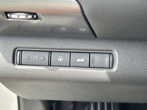 Used 2024 Nissan Pathfinder SL image 28