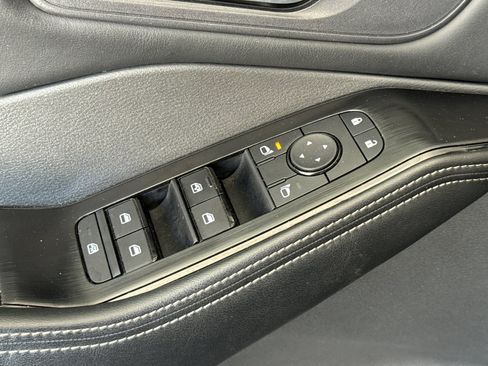 Used 2025 Nissan Rogue SV AWD/4WD image 13