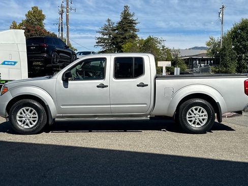 Used 2018 Nissan Frontier SV RWD image 2