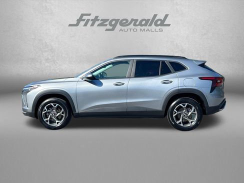 Used 2025 Chevrolet Trax LT FWD image 5