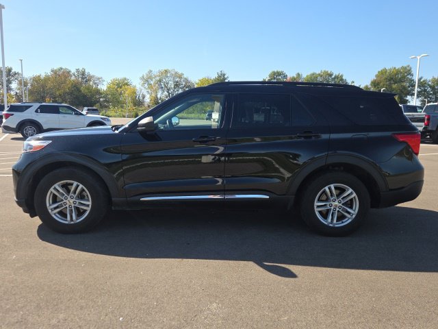 Used 2021 Ford Explorer XLT w/ Equipment Group 202A AWD/4WD image 16