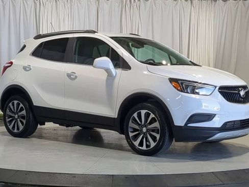 Used 2022 Buick Encore Preferred AWD/4WD image 2