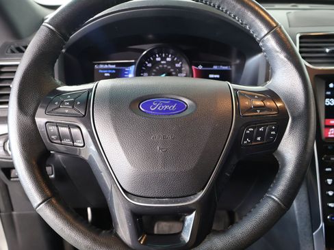 Used 2017 Ford Explorer Limited w/ Equipment Group 301A FWD image 3