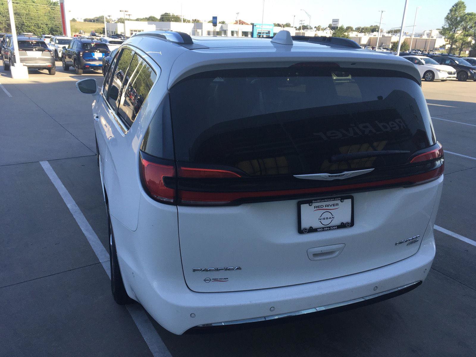 Used 2021 Chrysler Pacifica Limited w/ Premium & Safety Sphere Group AWD/4WD image 8