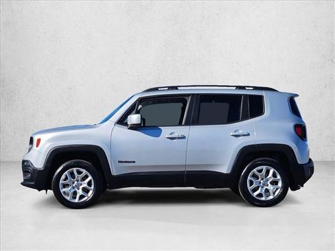 Used 2018 Jeep Renegade Latitude AWD/4WD image 8