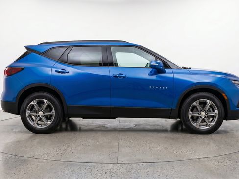 Used 2025 Chevrolet Blazer LT FWD image 11