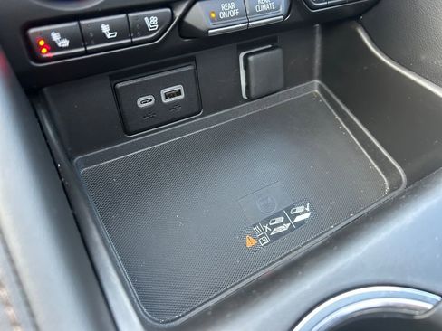 Used 2023 Chevrolet Suburban High Country image 38