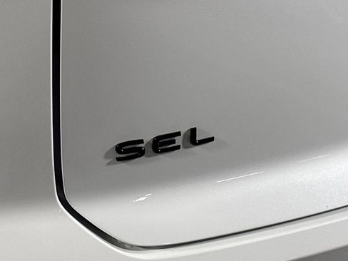 New 2026 Volkswagen Atlas Cross Sport SEL R-Line image 25
