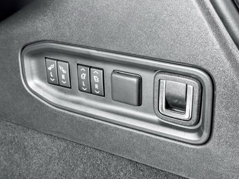 Used 2026 Cadillac Vistiq Platinum w/ LPO, Floor Liner Package AWD/4WD image 27