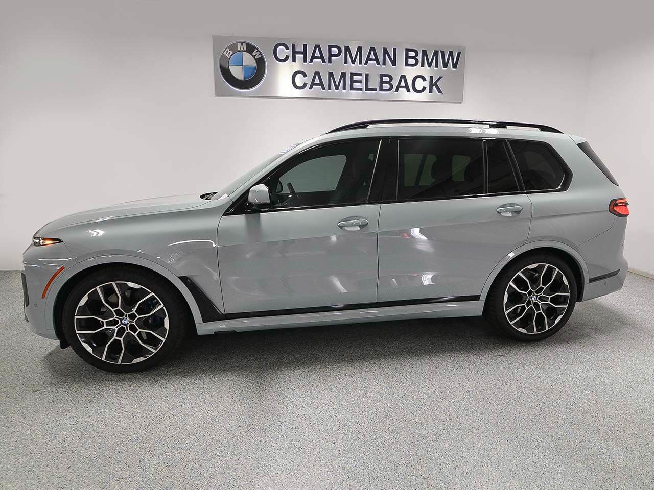 Used 2023 BMW X7 xDrive40i w/ Executive Package AWD/4WD image 3