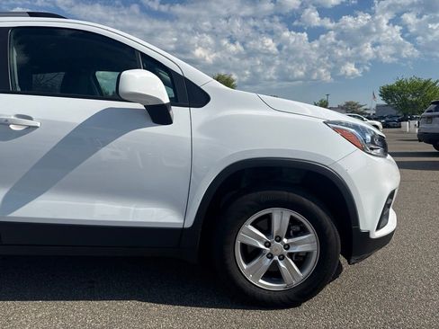 Certified 2022 Chevrolet Trax LT w/ LT Convenience Package AWD/4WD image 11