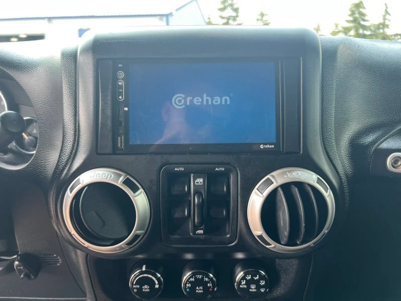 Used 2017 Jeep Wrangler Unlimited Sahara w/ Max Tow Package AWD/4WD image 27