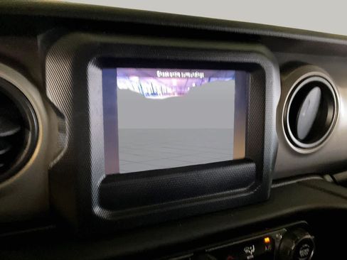 Used 2021 Jeep Gladiator Sport AWD/4WD image 26