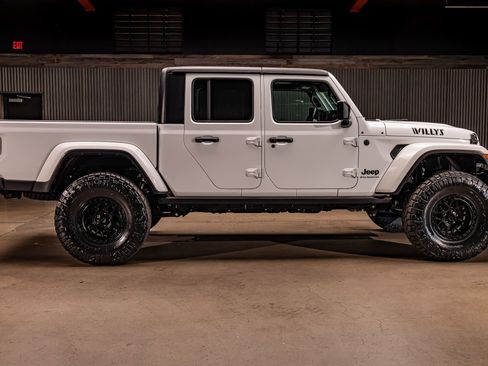 Used 2025 Jeep Gladiator Willys image 11