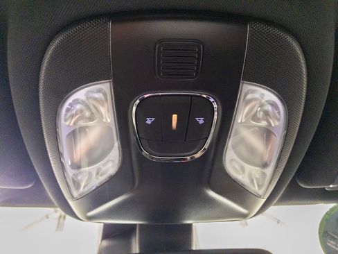 Used 2025 Jeep Compass Limited image 29