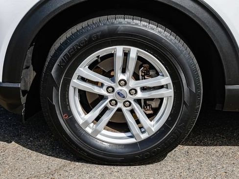 Used 2021 Ford Explorer XLT w/ Equipment Group 202A AWD/4WD image 11