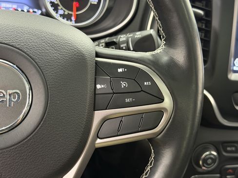 Used 2021 Jeep Cherokee Latitude Lux 80th Anniv w/ Quick Order Package 26U 80TH AWD/4WD image 48