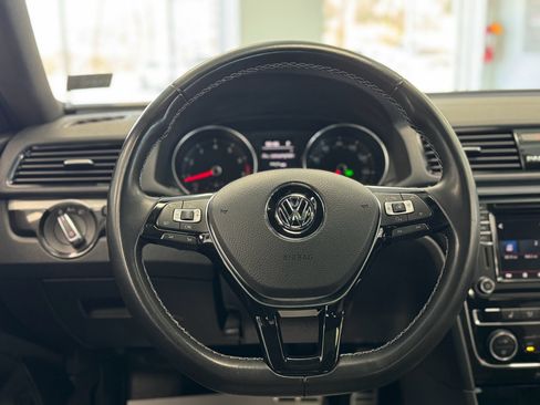Used 2018 Volkswagen Passat 3.6 image 18