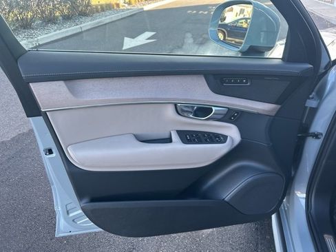 Used 2025 Volvo XC90 B5 Plus image 16