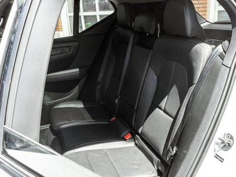 Used 2025 Volvo XC40 B5 Plus AWD/4WD image 26