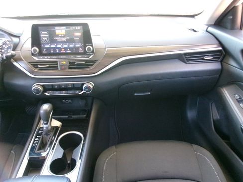 Used 2024 Nissan Altima 2.5 SV FWD image 34