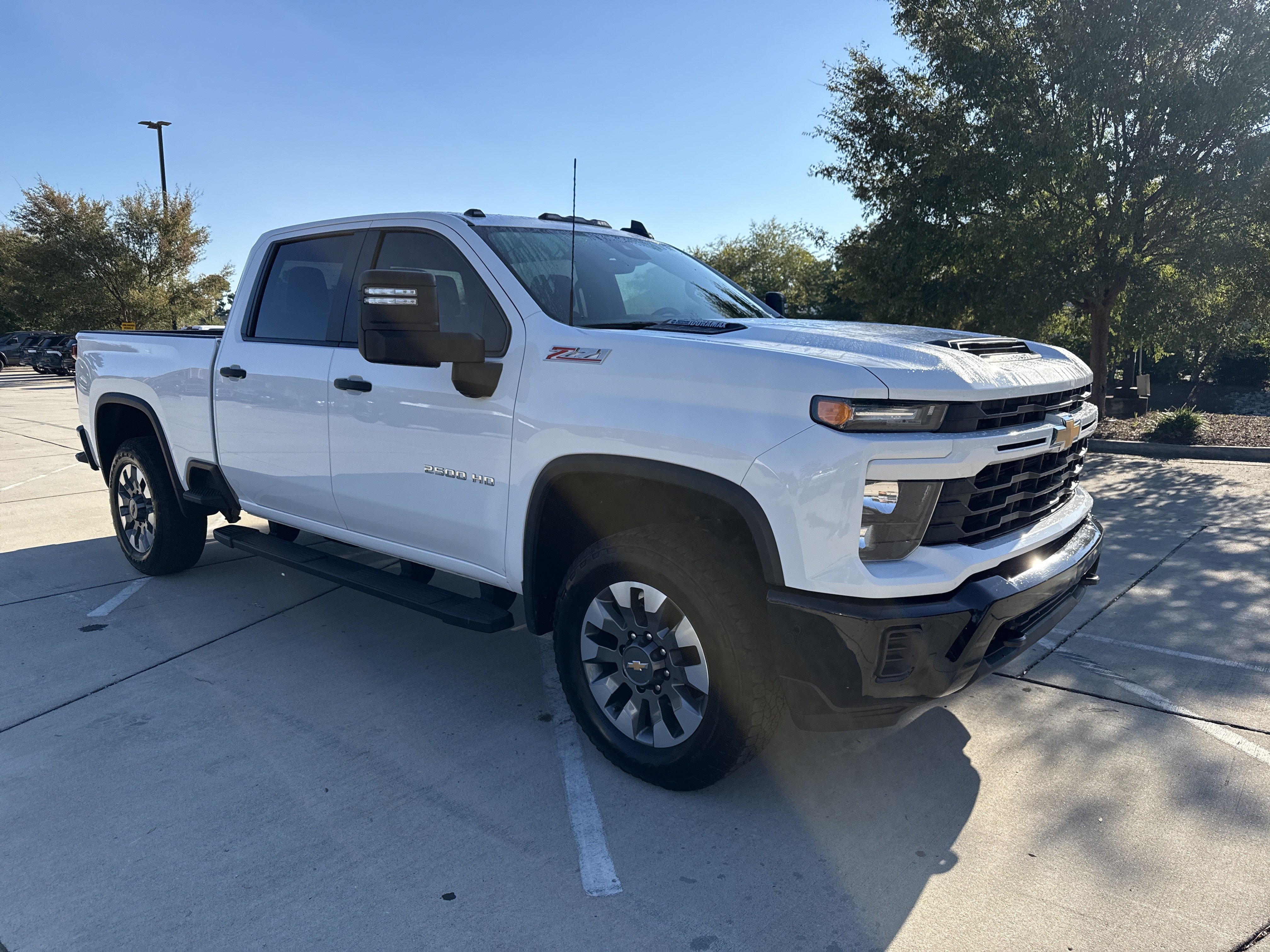 Used 2024 Chevrolet Silverado 2500 Custom w/ Custom Value Package AWD/4WD image 2