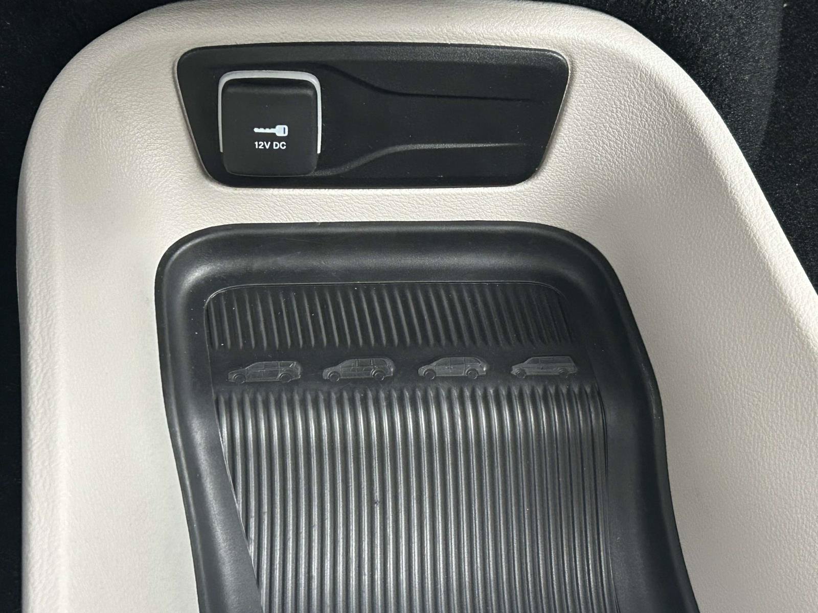 Used 2023 Chrysler Pacifica Touring-L FWD image 25