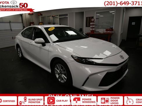 Certified 2025 Toyota Camry LE image 1