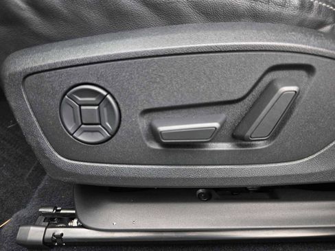 Used 2022 Audi Q4 e-tron Prestige image 24