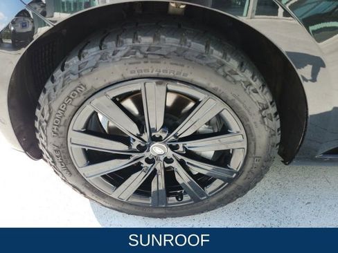 Used 2023 Land Rover Range Rover Long Wheelbase SE image 9