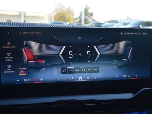 Used 2025 BMW 530i xDrive 530i xDrive w/ Premium Package image 21