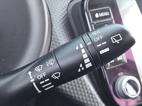 Used 2023 Nissan Kicks SV FWD image 14