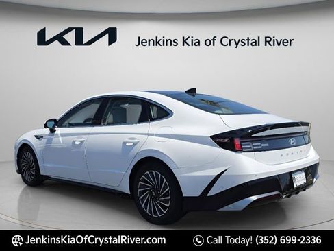 Used 2025 Hyundai Sonata Limited FWD image 8