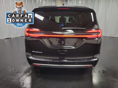 Used 2025 Chrysler Pacifica Select FWD image 7