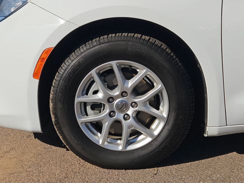 Used 2021 Chrysler Voyager LX image 10