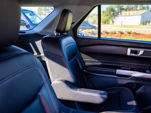 Used 2023 Ford Explorer XLT w/ Equipment Group 202A image 9