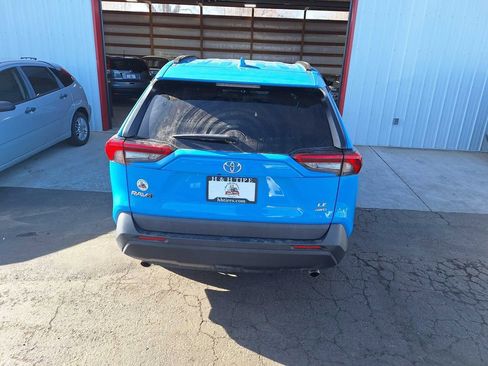 Used 2021 Toyota RAV4 LE image 4